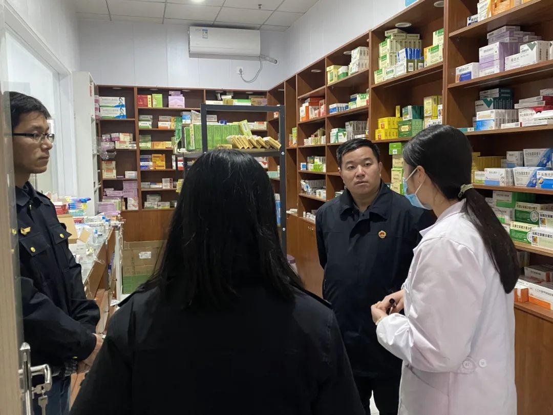  [Year of Law Enforcement and Judicial Excellence] The People's Procuratorate of Sanshan Economic and Technological Development Zone and the Market Supervision Administration of Sanshan Economic and Technological Development Zone jointly launched a special activity of visiting prescription drug sales in retail pharmacies