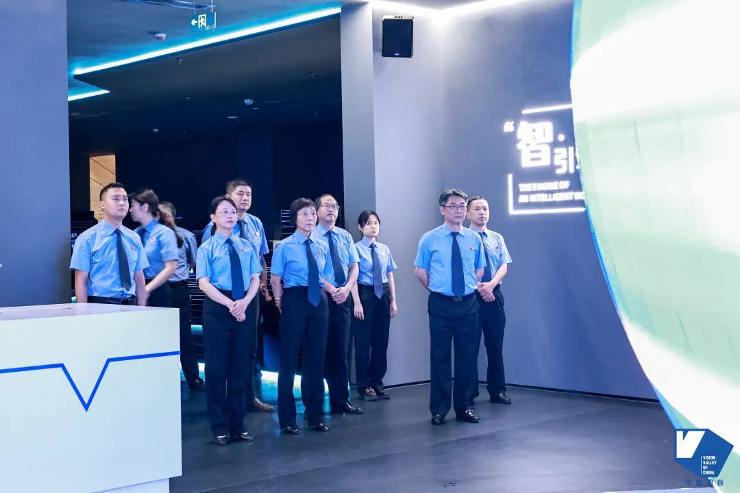 【能力提升年】一场沉浸式数字体验之旅——鸠江区检察院理论学习中心组开展 “走出去”学习活动